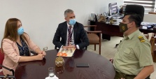 En la ocasi&oacute;n el Defensor Regional hizo entrega de material de difusi&oacute;n de contactos de atenci&oacute;n remota, de los defensores de la regi&oacute;n. 