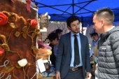 Defensor Juan Pablo Alday visitando la expo laboral penitenciaria 