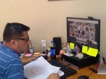 El Defensor Regional de Tarapac&aacute; dirigiendo la reuni&oacute;n virtual con su equipo de defensores penales p&uacute;blicos.