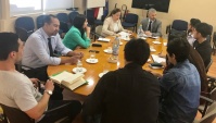 Alumnos de 5&deg; de Derecho se re&uacute;nen con profesionales de la Defensor&iacute;a Regional con la finalidad de definir los temas a tratar en el pr&oacute;ximo seminario.