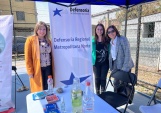 La alcaldesa de Quilicura, Paulina Bobadilla,  y las profesionales de la DRMN Carla Naranjo y Paula Quinteros.