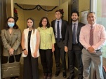 Mario Palma, Jefe de Estudios de la Defensor&iacute;a Metropolitana Sur, junto con los pasantes de la Universidad Adolfo Ib&aacute;&ntilde;ez.