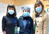 La defensora penitenciaria Karen Godoy junto a la doctora Paula L&oacute;pez y la enfermera Patricia Mu&ntilde;oz en operativo en la ex Penitenciar&iacute;a