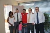 Julio Robles y su familia junto al Equipo Directivo de la Defensor&iacute;a Regional de Atacama.