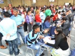 Multitudinaria fue la concurrencia ala Plaza de Justicia, como se puede apreciar desde el m&oacute;dulo de la Defensor&iacute;a.