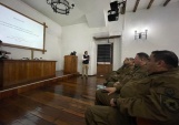 El profesional de Estudios Francisco Garc&iacute;a, explica la misi&oacute;n institucional. 