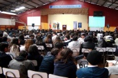 cerca de 300 alumnos participaron en la actividad, que se realiz&oacute; en el gimnasio del establecimiento.