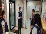La presencia del grupo de inspectores de la Secretar&iacute;a Ministerial de Salud en las oficinas de la Defensor&iacute;a.