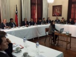 Representantes de distinta instituciones de Per&uacute; y Chile, entre ellos el Seremi de Justicia, y el Defensor Regional, Claudio G&aacute;lvez