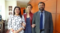 la Ministra de la Suprema junto a la Defensora y el Jefe de Estudios