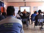 La abogada Patricia Lefever, Defensora Juvenil, dictando la charla de defensa juvenil a alumnos entre 14 a 17 a&ntilde;os del Liceo Agr&iacute;cola en Lluta
