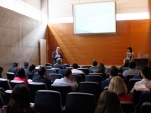 El taller fue inaugurado por el jefe de Estudios de la Defensor&iacute;a, Rub&eacute;n Romero. A la derecha, la experta Nora Maciel.
