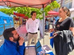 Alcalde de PAC, Luis Astudillo, comparti&oacute; con vecinos que hicieron sus consultas en el stand de la DRMS