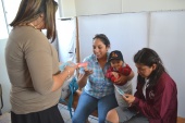 Finalizada la charla se reparti&oacute; a los padres y alumnos folleter&iacute;a ilustrativa de los temas tratados.