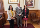 La defensora Regional Metropolitana Norte y la Jefa de Estudios, saludaron al nuevo Presidente de la Corte de Apelaciones de Santiago.