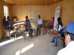 Vecinos de la localidad de Achacahua participando de la charla de difusi&oacute;n de derechos.