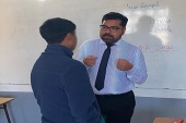 El defensor juvenil acalara las dudas de uno de sus representados. 