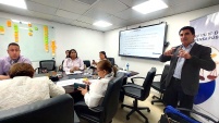 El protesional Luis Su&aacute;rez, durante una de sus exposiciones ante funcionarios de la defensa p&uacute;blica de Panam&aacute;.