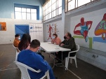 Los j&oacute;venes, entre ellos una mujer, se dividieron en dos grupos durante su encuentro con el equipo de defensa penal juvenil de Biob&iacute;o.