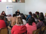 El Defensor Regional y la jefa de Estudios de la DPP en la Regi&oacute;n del Maule durante el di&aacute;logo participativo en el CPF de Talca.