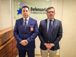 El Jefe Policial Regional de la PDI Tarapac&aacute;, Prefecto Inspector Mauricio Jorquera Ram&iacute;rez junto al Defensor Regional Gabriel Carri&oacute;n Calder&oacute;n.