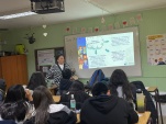 Con uno de los 7mos b&aacute;sicos, comenz&oacute; el ciclo de charlas programadas por la Defensor&iacute;a Regional y el Liceo Altos del Mackay.