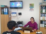 En la sala de recepci&oacute;n de la DPP de Vicu&ntilde;a est&aacute; ubicado el televisor donde se exhiben los videos.