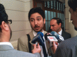 El defensor penal p&uacute;blico, Patricio Soto habl&oacute; con la prensa a la salida de audiencia.