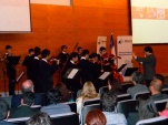 La orquesta de ni&ntilde;os del Colegio Nocedal de La Pintana sorprendi&oacute; a quienes asistieron a la cuenta p&uacute;blica 2013 de ambas Defensor&iacute;as Metropolitanas.
