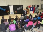 El Defensor Regional junto a las internas del penal puertomontino. 