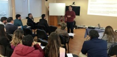 El profesor y master en Derecho Penal, Diego Falcone se presenta frente a los defensores de Atacama. 