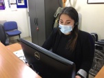 Tabita Aliste, recepcionista del 5&deg; piso en la Defensor&iacute;a Nacional, es una de las 'agentes telef&oacute;nicas' de 'InfoDefensa'.