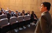Defensor Gabriel Carri&oacute;n capacit&oacute; a 30 c&oacute;nsules de 18 pa&iacute;ses sobre defensa de migrantes.