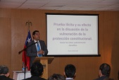 El jefe de la Unidad de Estudios de la Defensor&iacute;a Metropolitana Sur, Nicol&aacute;s Orellana durante su exposici&oacute;n.