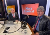 El defensor V&iacute;ctor Providel junto al periodista Iv&aacute;n Valenzuela, en el estudio de  Mesa Central de T13. 