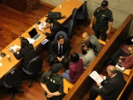 La acusaci&oacute;n de la Fiscal&iacute;a apunta a la participaci&oacute;n de los implicados en a lo menos tres ataques con bombas ocurridos en Santiago.