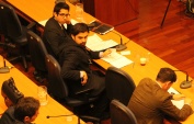 Los defensores p&uacute;blicos Roberto N&aacute;quira y Yerko Pizarro defienden a un total de 27 imputados en el caso del fraude en Carabineros