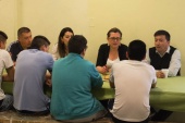 Los profesionales est&aacute;n en permanente contacto con los j&oacute;venes (foto referencial)