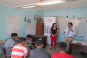 El Defensor Juvenil y la Asistemte Social, responden las preguntas de los j&oacute;venes en internaci&oacute;n provisoria.