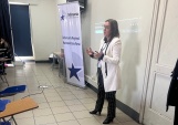 La defensora de Responsabilidad Adolescente RPA, Carla Saavedra, realiza charla a profesores, inspectores y directivos del Colegio Novo Mundo.