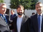 Defensor Nacional Carlos Mora Jano junto al Presidente de la Rep&uacute;blica Gabriel Boric y el Defensor Regional de &Ntilde;uble, Marco Montero.