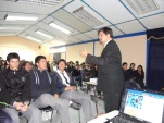 Alejandro Viada sostuvo un extenso di&aacute;logo con alumnos y profesores del Liceo Municipal C-16 de Salamanca.