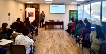 El defensor, Eduardo Rojas da a conocer derechos y obligaciones de las personas migrantes a funcionarios de Gendarmer&iacute;a.