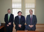 El defensor regional, Ra&uacute;l Palma, el magistrado, Rodrigo Cid y el jefe de estudios, Renato Gonz&aacute;lez.