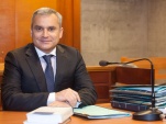 (Fotograf&iacute;a DPP) El Defensor Nacional, Georgy Schubert, elegido 'abogado del mes' por la revista "Empresas & Poder".