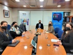 Jan Jarab y Carlos Mora Jano durante la reuni&oacute;n con sus respectivos equipos.
