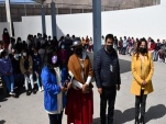 Las autoridades institucionales, ante una parte del grupo de internos atendidos en el Penal de Alto Hospicio.