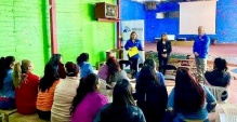 (Foto archivo) Equipo de la Defensor&iacute;a Regional realizan di&aacute;logo participativo con mujeres privadas de libertad en Copiap&oacute;.