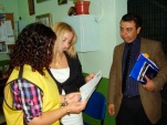 Karina Sep&uacute;lveda (en la imagen junto a los defensores p&uacute;blicos Ximena Silva y Nelson Cid) deber&aacute; enfrentar un segundo juicio oral.