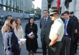 Patricia Goicoechea de Eurosocial junto a las defensoras regionales metropolitanas norte (S) Alejandra Lobos y Sur Loreto Flores en Zona de Tr&aacute;nsito 